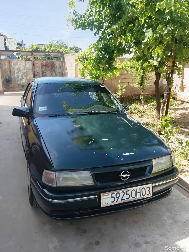 Opel Vectra B 1995 · 1.6 MT