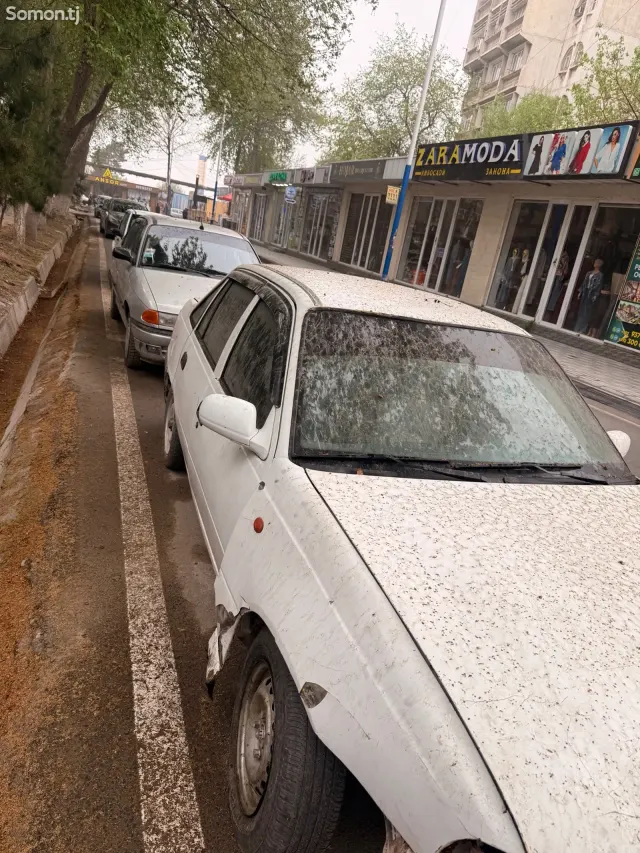 Daewoo Nexia 1995 · 1.8 MT