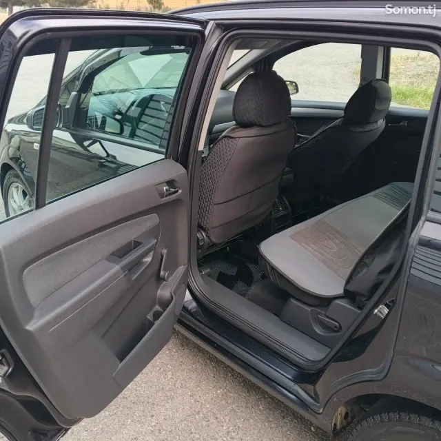 Opel Zafira 2007 · 1.8 MT