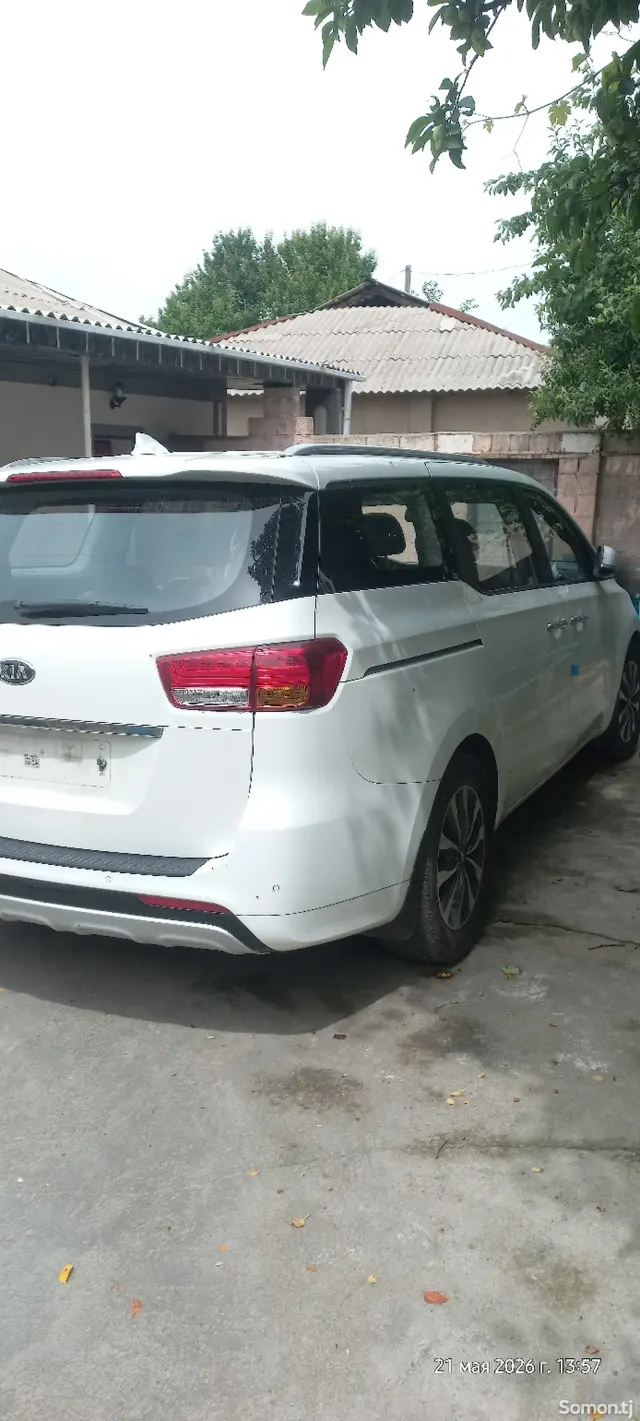 Kia Carnival 2016 · 2.2 AT