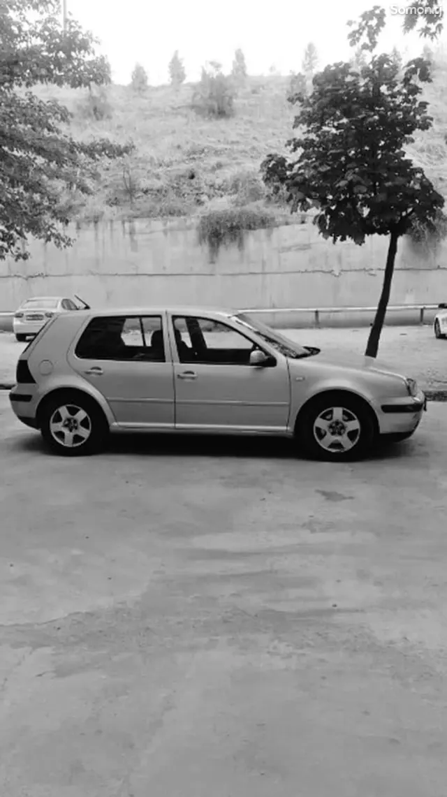 Volkswagen Golf 2000 · 1.8 AT
