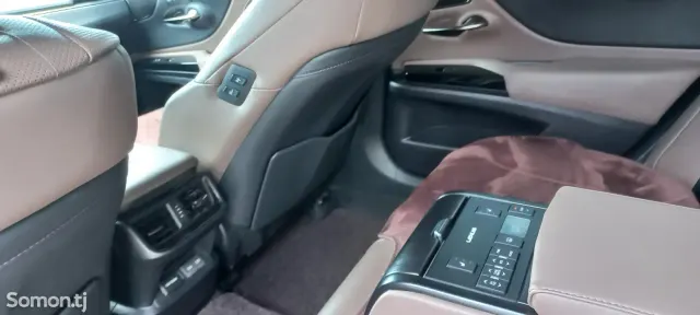 Lexus ES series 2024 · 3.0 AT