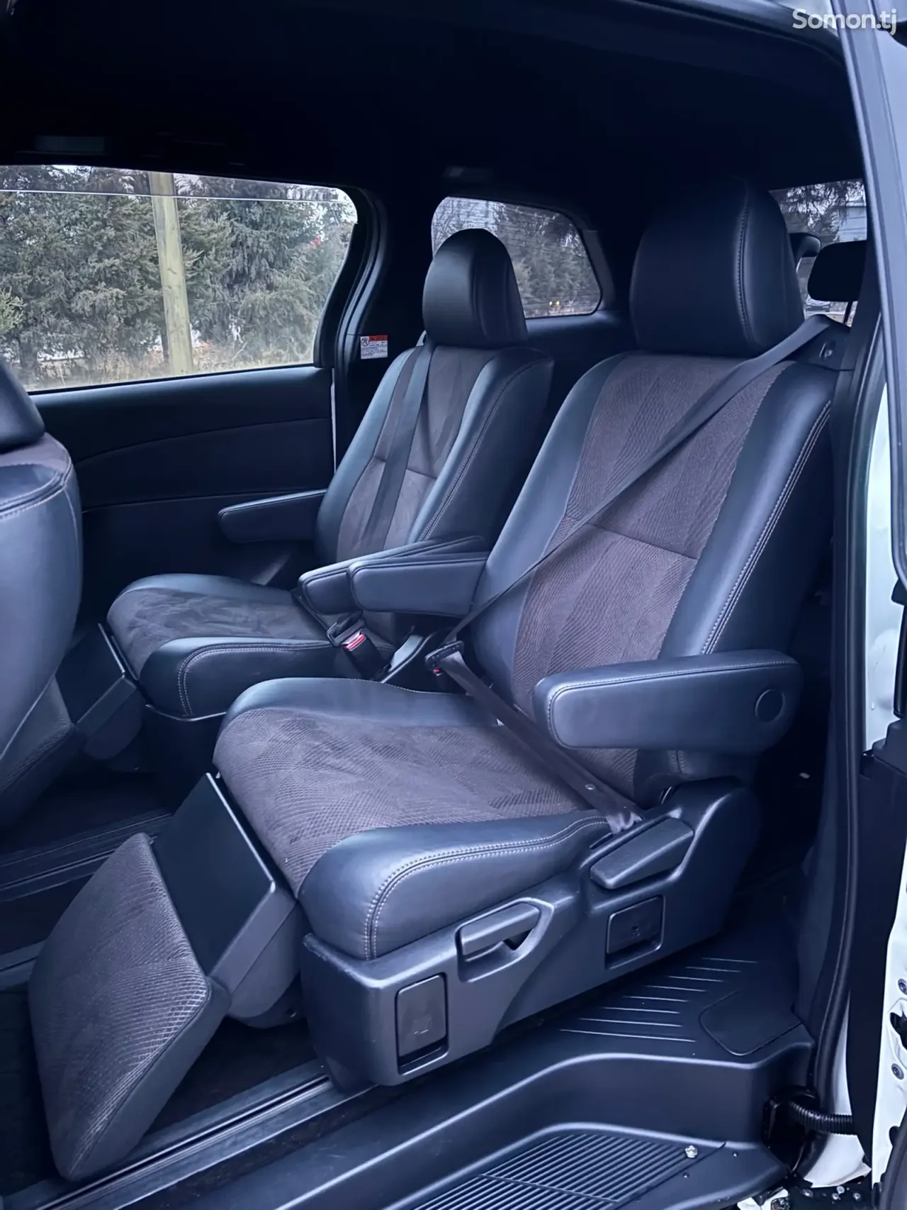 Toyota Estima 2016 · 2.4 AT