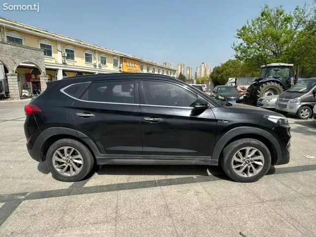 Hyundai Tucson 2015 · 1.6 AT