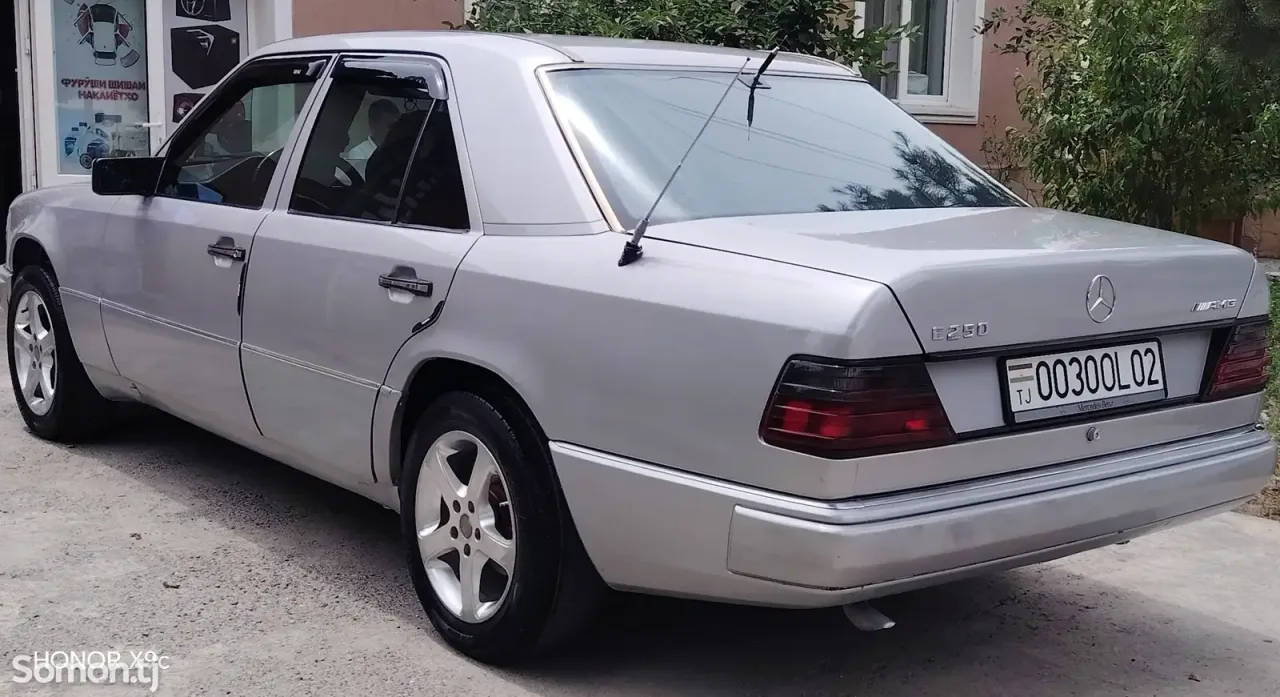 Mercedes-Benz W124 1992 · 2.5 MT