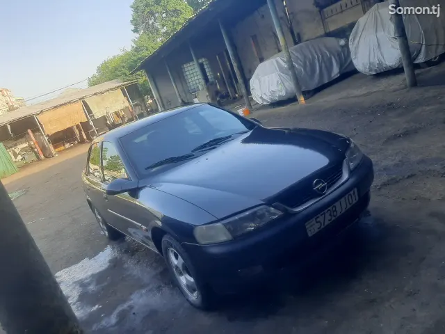 Opel Vectra B 1996 · 1.6 MT