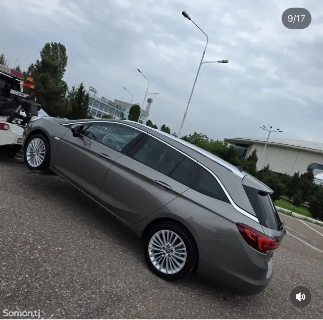 Opel Astra K 2016 · 1.4 AT