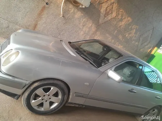 Mercedes-Benz E class 1998 · 2.0 MT