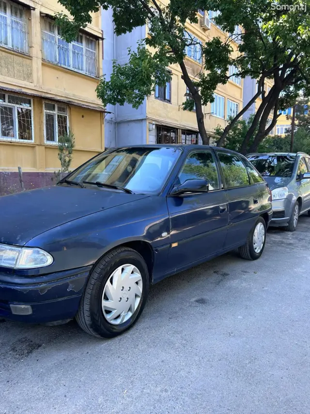 Opel Astra F 1996 · 1.6 MT