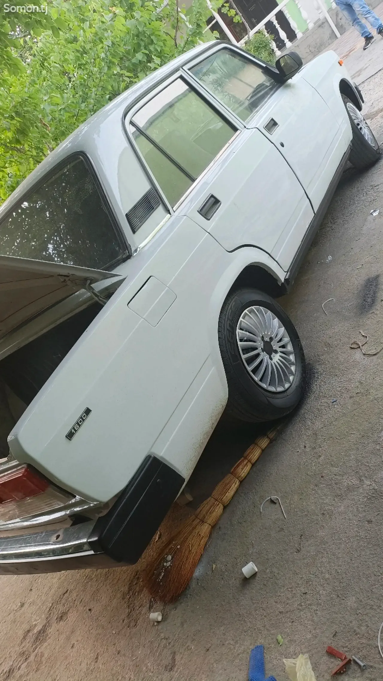 Lada (ВАЗ) 2107 2005 · 1.6 MT