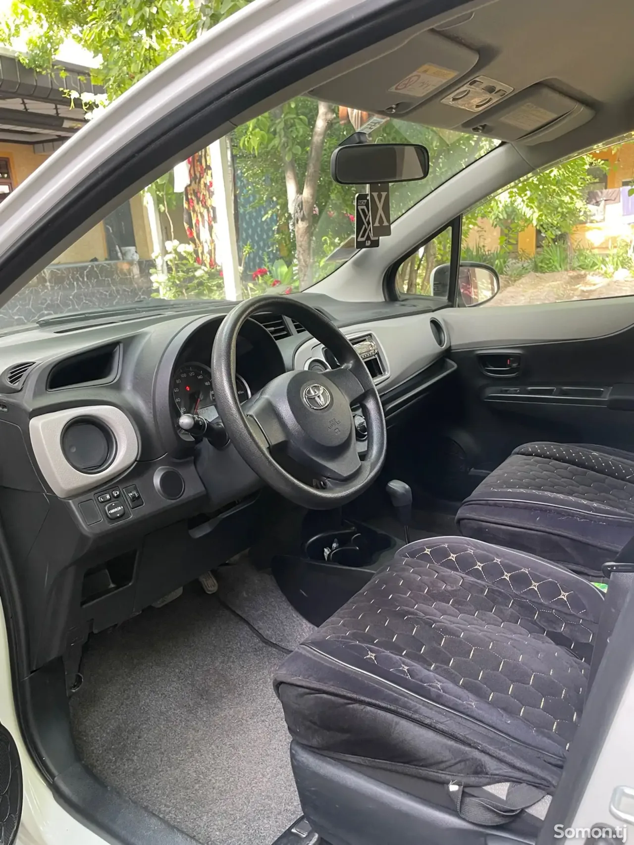 Toyota Vitz 2014 · 1.3 AT