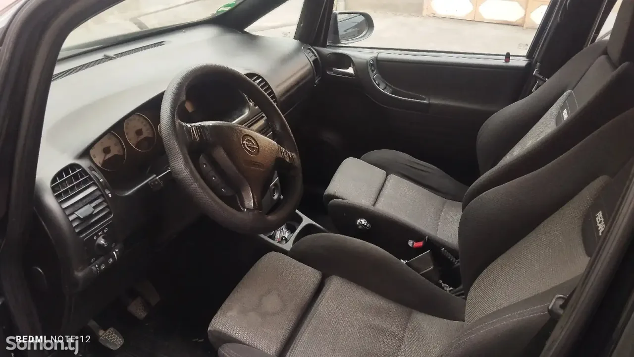 Opel Zafira 2006 · 1.8 MT