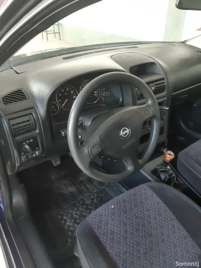 Opel Astra G 1999 · 1.6 MT