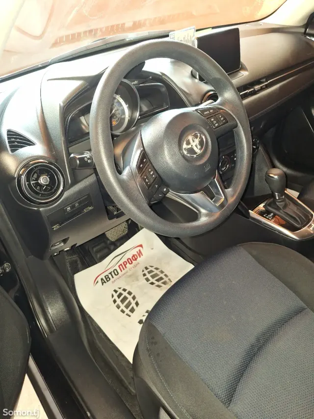 Toyota Yaris 2017 · 1.8 AT