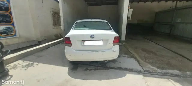 Volkswagen Polo 2014 · 1.6 MT