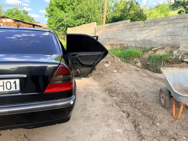 Mercedes-Benz C class 2000 · 2.0 AT