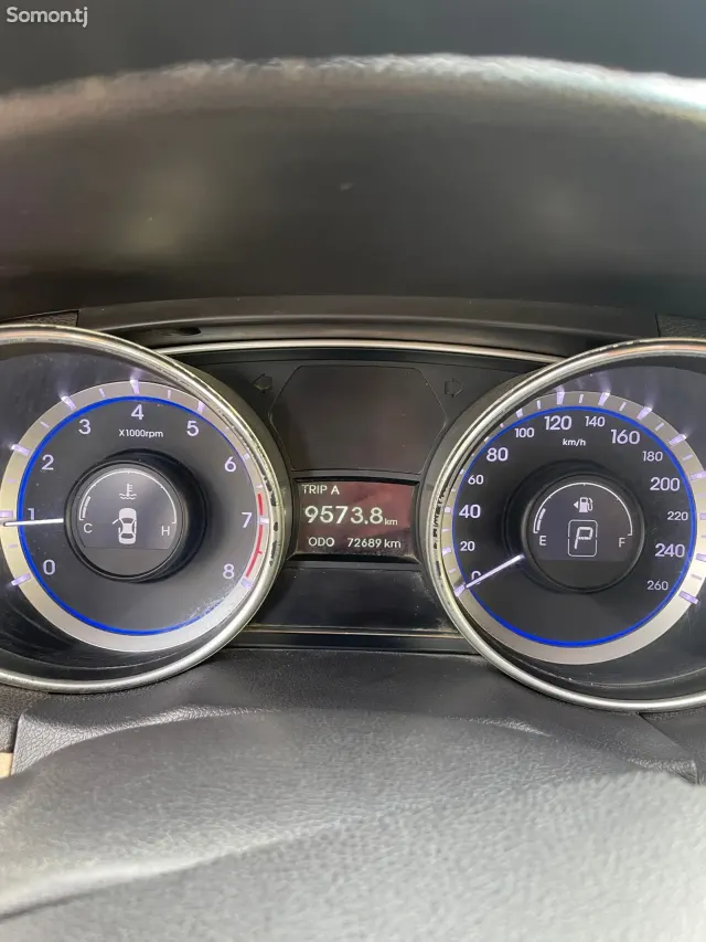 Hyundai Sonata 2011 · 2.4 AT