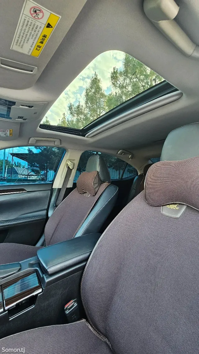 Lexus ES series 2017 · 3.0 AT