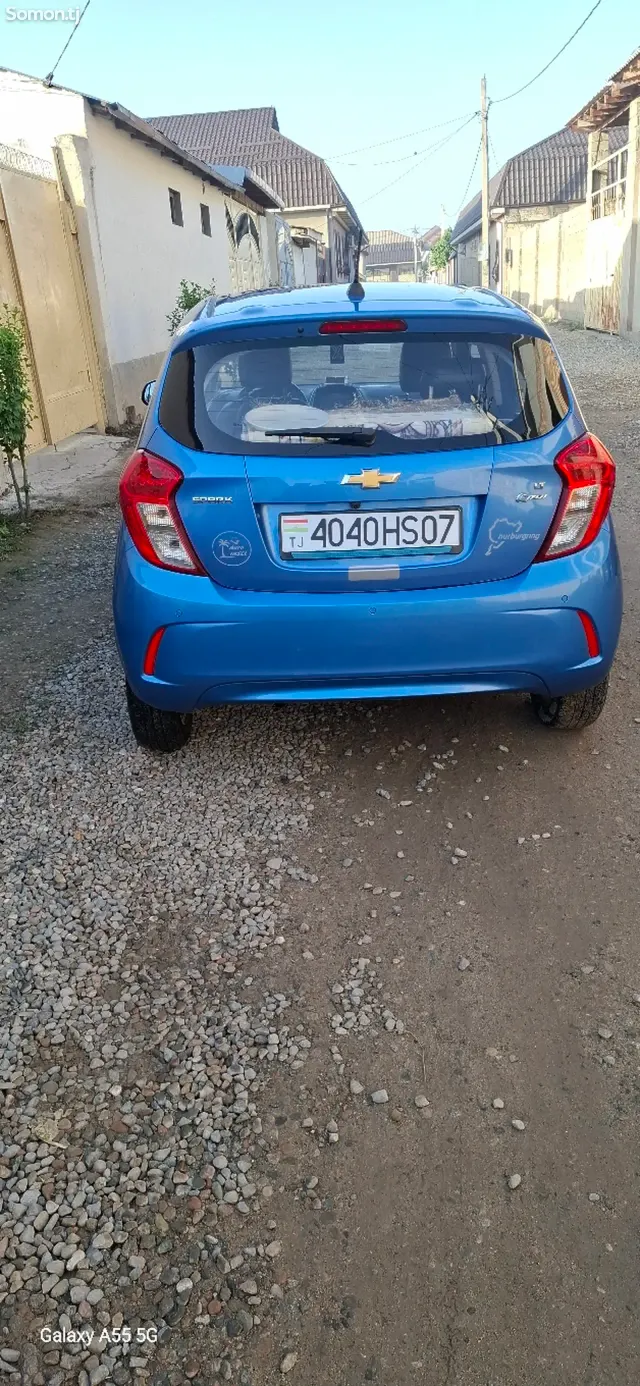 Chevrolet Spark 2016 · 1.0 AT