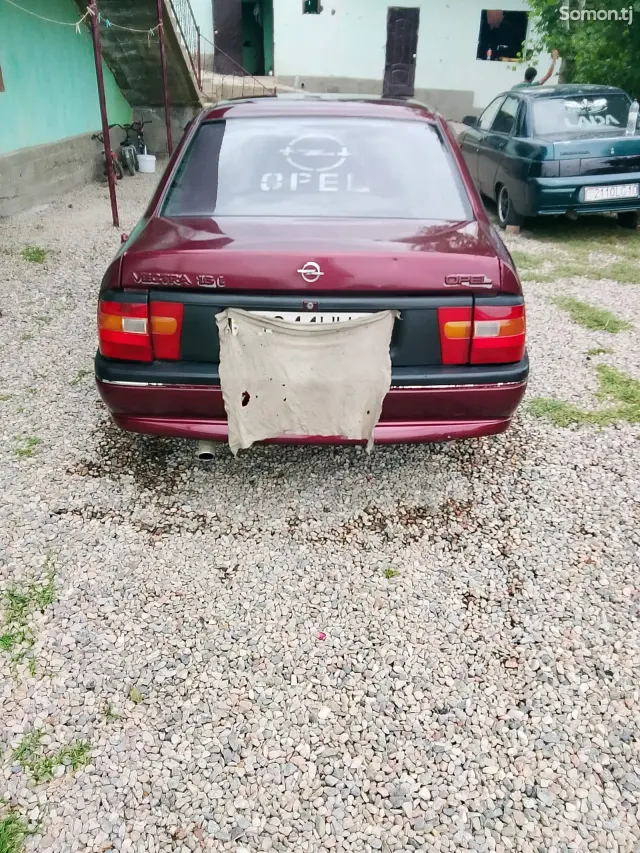 Opel Vectra B 1991 · 0.6 MT
