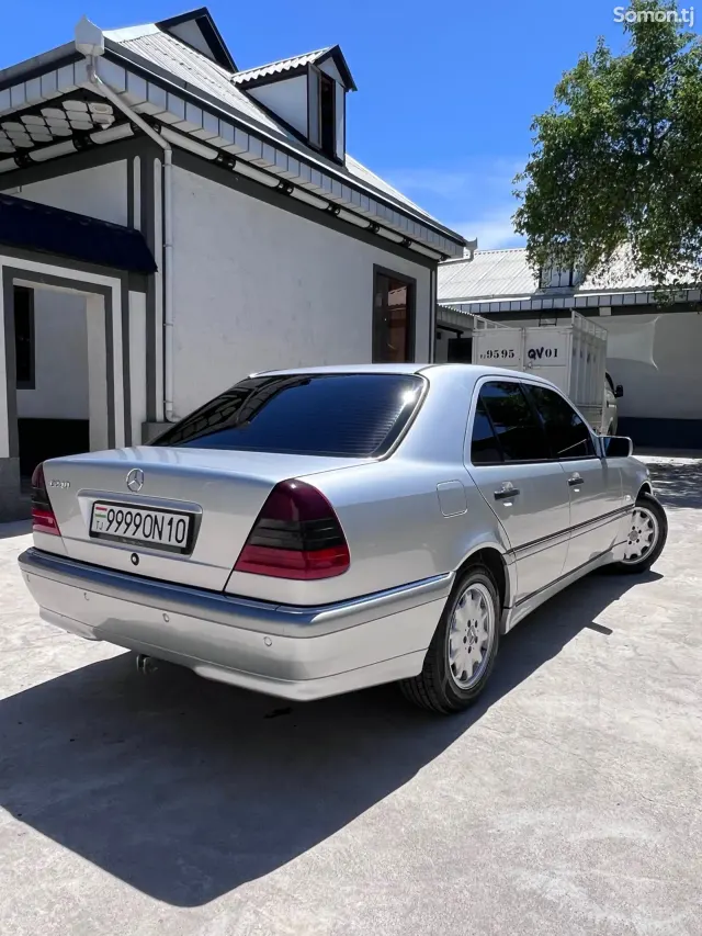 Mercedes-Benz C class 2000 · 2.4 AT