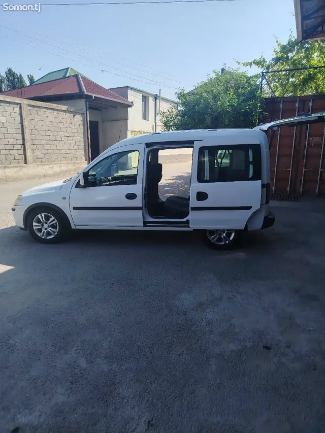 Opel Combo 2010 · 1.3 MT