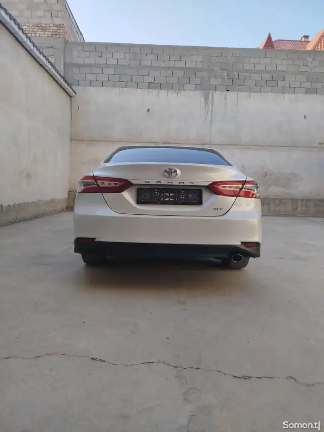 Toyota Camry 2018 · 2.5 AT