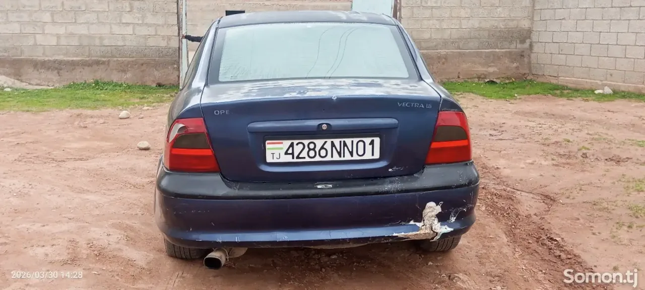 Opel Vectra B 1995 · 1.6 MT