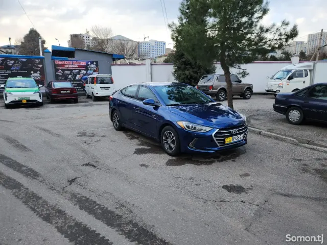 Hyundai Elantra 2017 · 2.0 AT