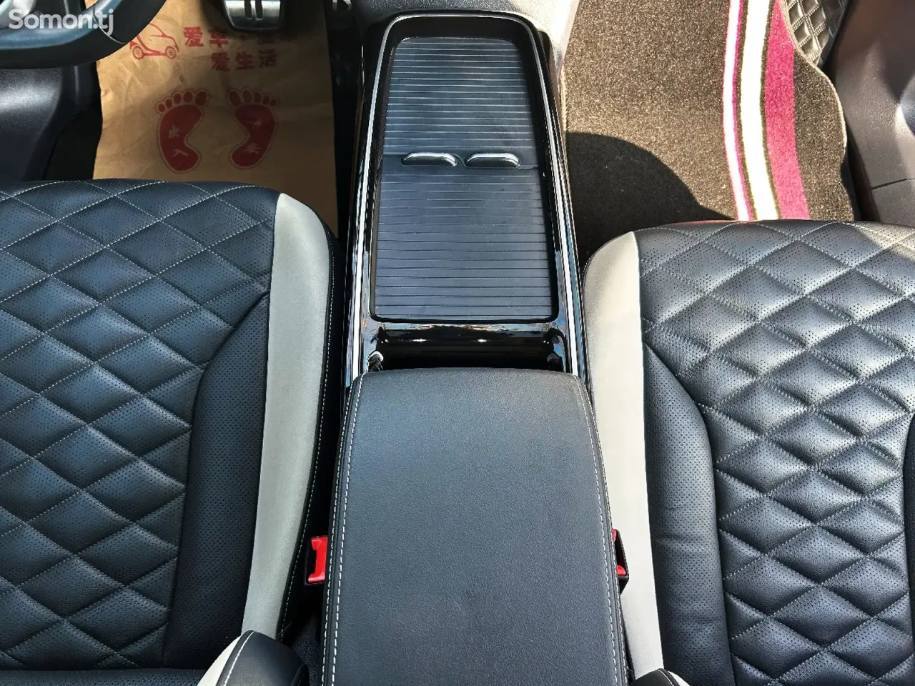 Volkswagen ID.6 2021 · AT