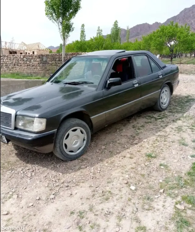 Mercedes-Benz W124 1991 · 2.0 MT