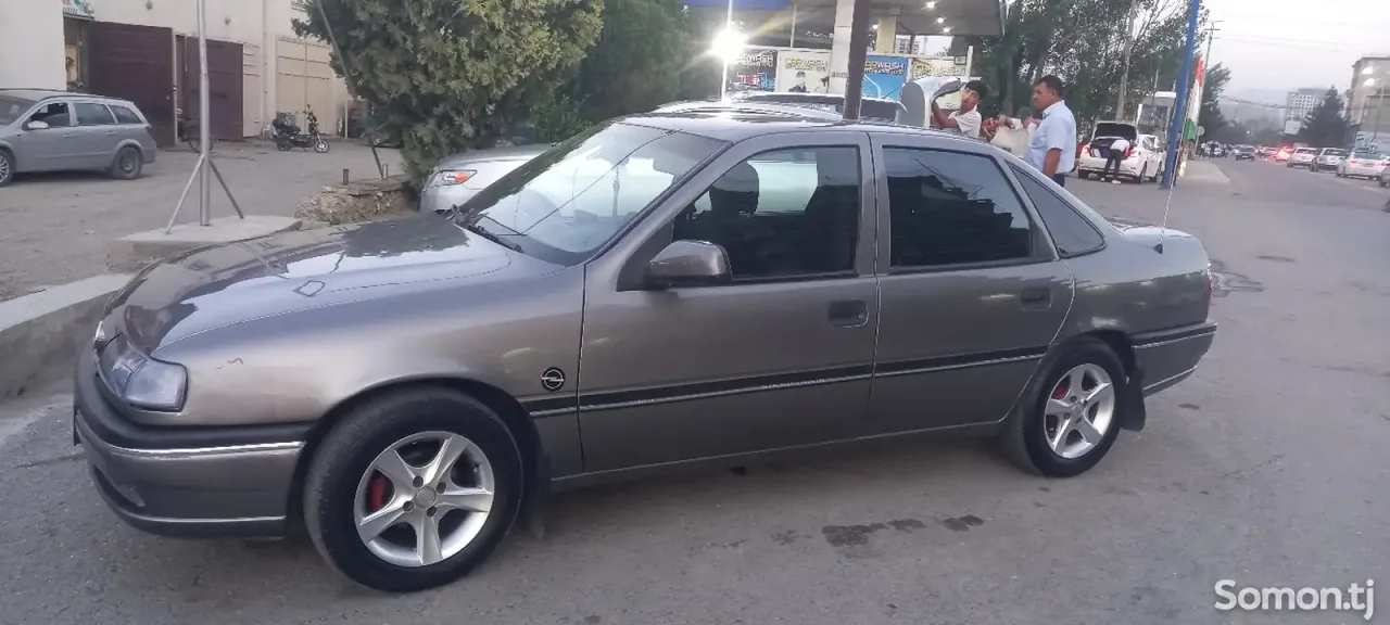 Opel Vectra A 1992 · 1.6 MT