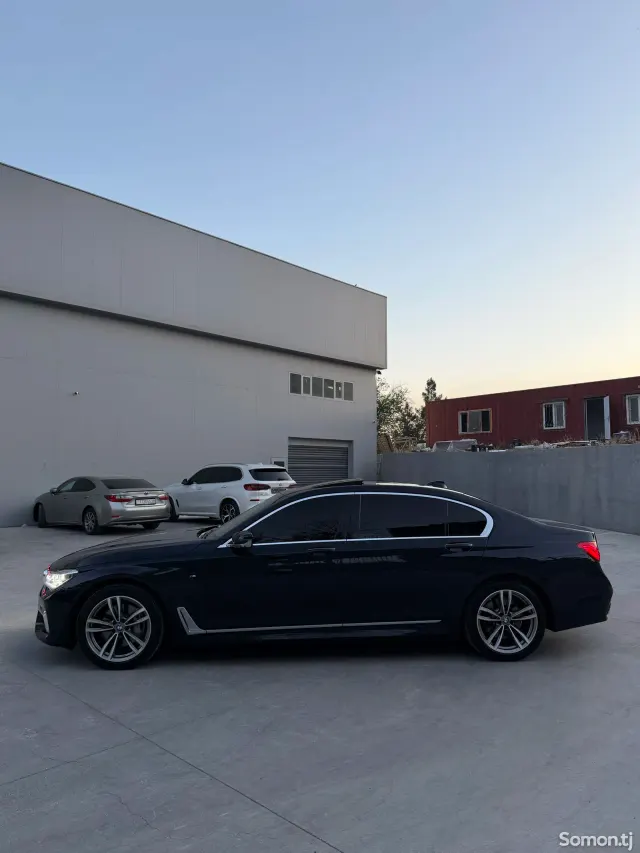 BMW 7 series 2018 · 0.4 AT
