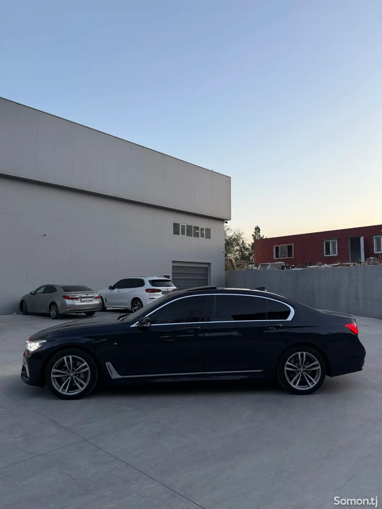 BMW 7 series 2018 · 0.4 AT