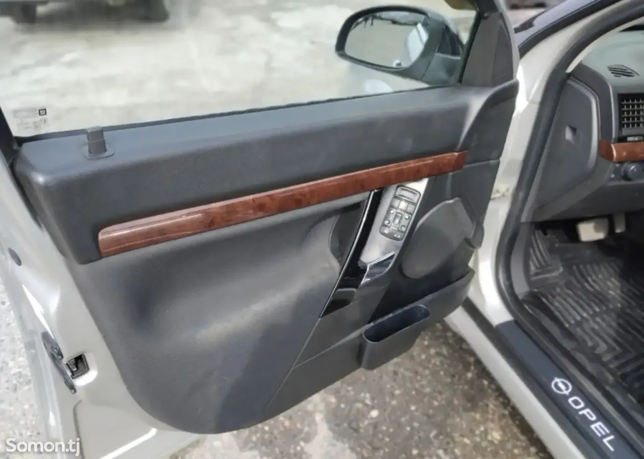 Opel Vectra C 2005 · 2.2 AT