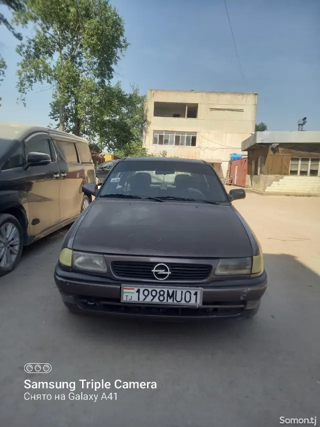 Opel Astra F 1997 · 1.6 MT