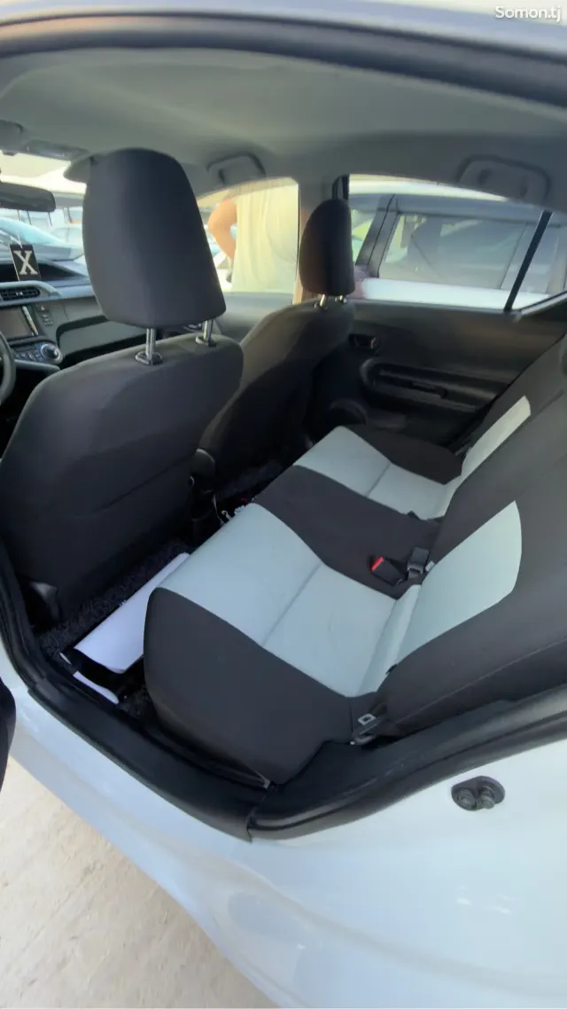 Toyota Aqua 2014 · 1.5 AT