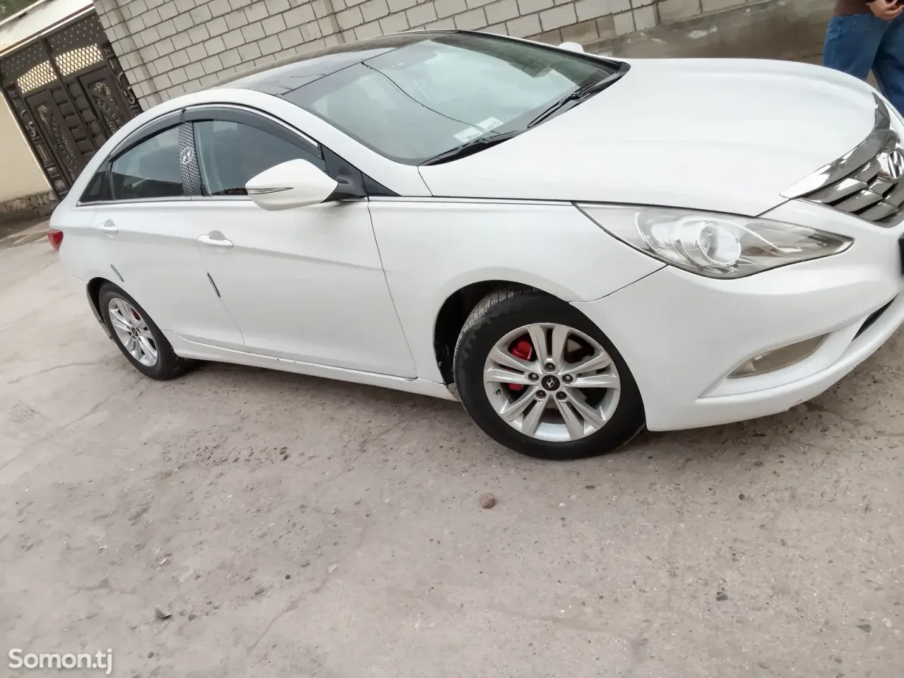 Hyundai Sonata 2011 · 2.0 AT