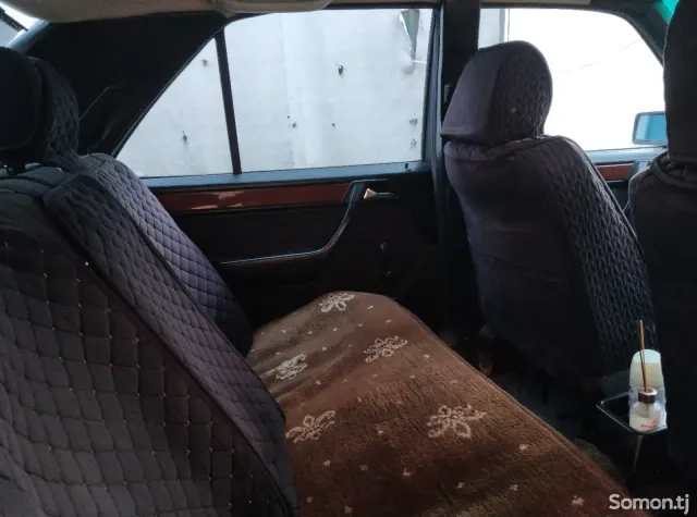 Mercedes-Benz W124 1991 · 2.0 MT