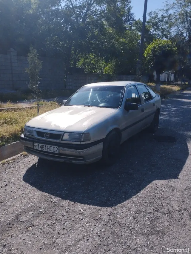 Opel Vectra A 1993 · 1.6 MT