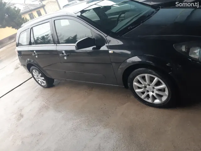 Opel Astra H 2008 · 1.6 MT