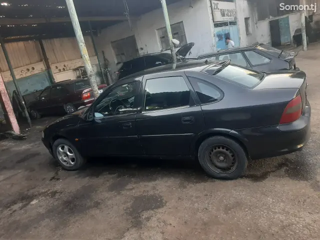 Opel Vectra B 1996 · 1.6 MT