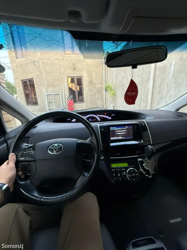 Toyota Estima 2014 · 2.4 AT