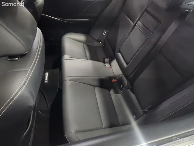 Lexus IS series 2018 · 2.0 AT