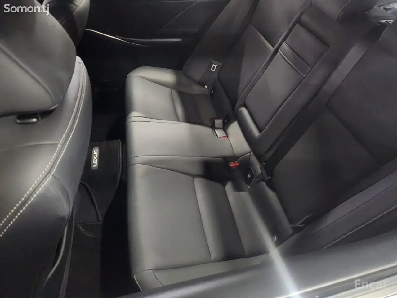 Lexus IS series 2018 · 2.0 AT