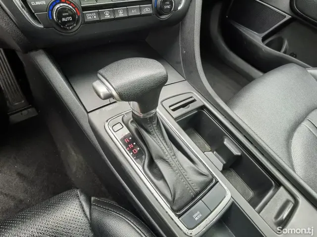 Kia K5 2017 · 2.0 AT