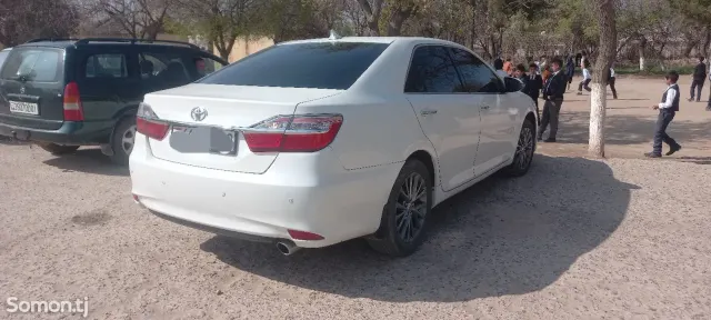 Toyota Camry 2015 · 2.0 AT