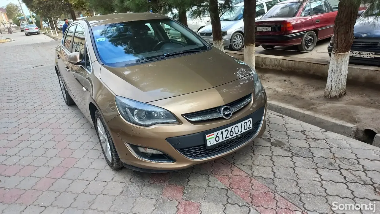 Opel Astra J 2013 · 1.4 AT