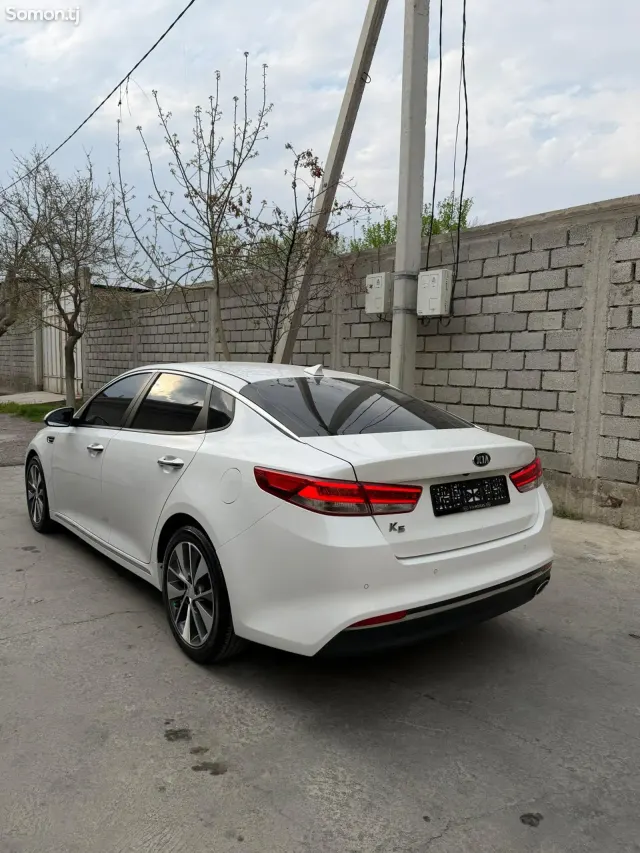 Kia K5 2016 · 2.0 AT