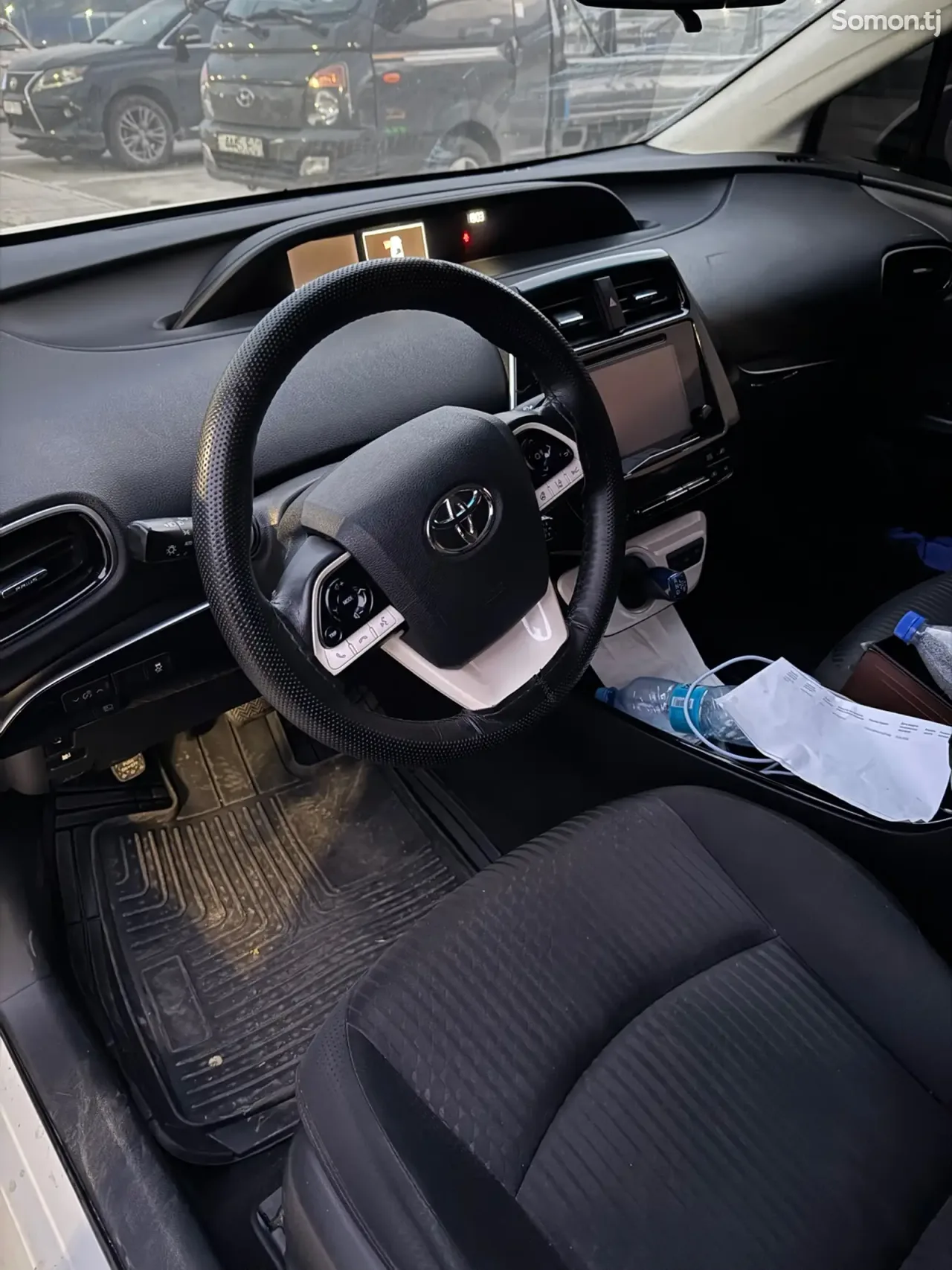 Toyota Prius 2018 · 1.8 AT